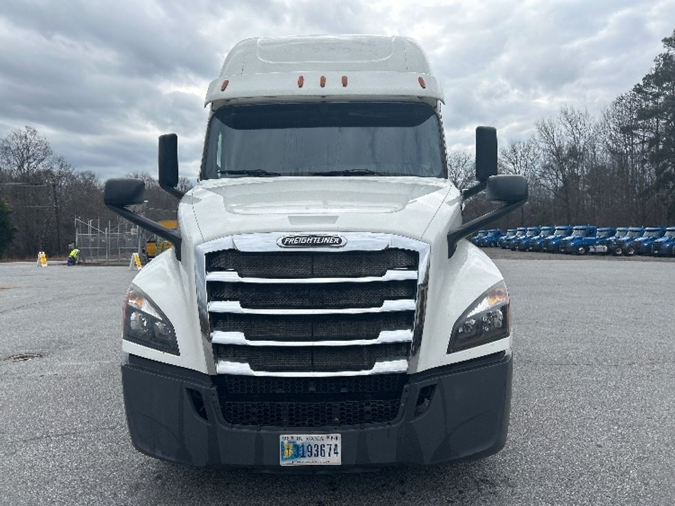 Sleeper Tractor-Heavy Duty Tractors-Freightliner-2020-T12664ST-Anderson-SC-630,354\n\t\tmiles-$ 45,500 - Image 2