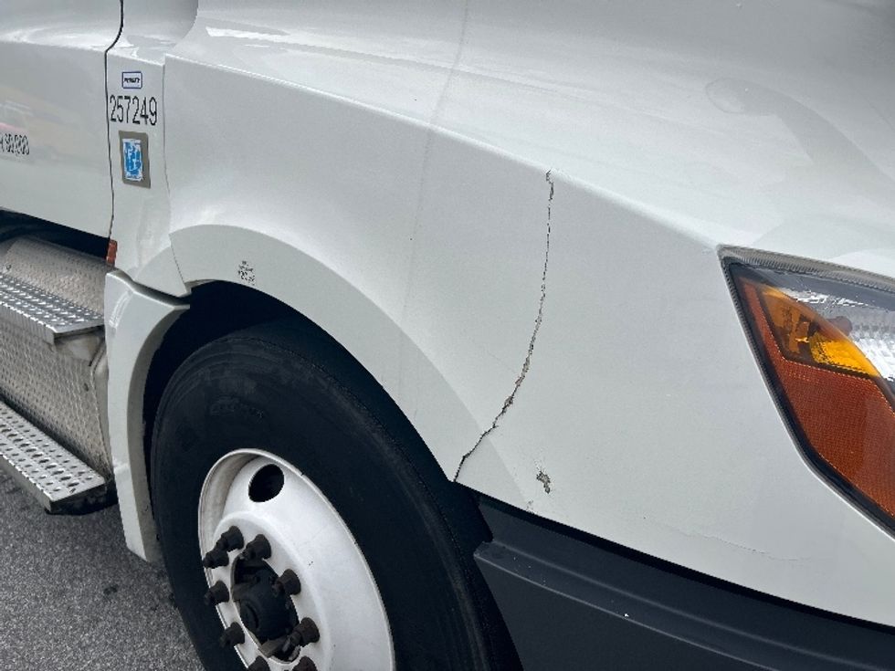 Sleeper Tractor-Heavy Duty Tractors-Freightliner-2020-T12664ST-Anderson-SC-630,354\n\t\tmiles-$ 45,500 - Image 21