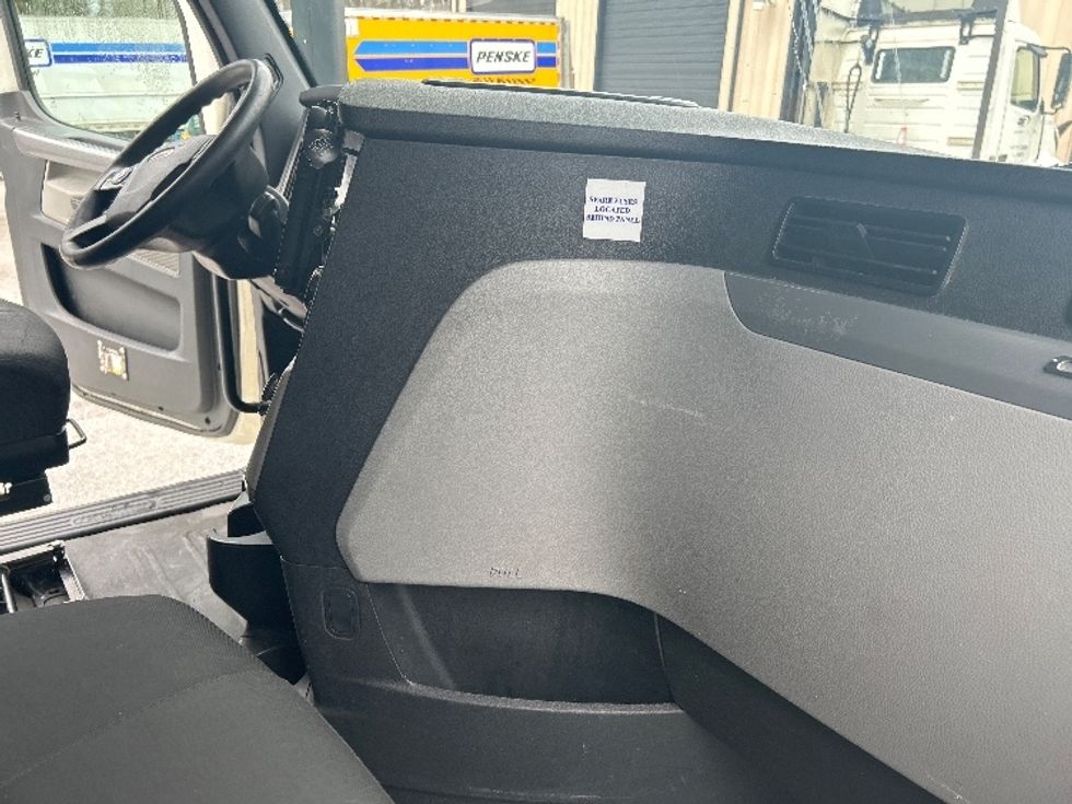 Sleeper Tractor-Heavy Duty Tractors-Freightliner-2020-T12664ST-Anderson-SC-630,354\n\t\tmiles-$ 45,500 - Image 22