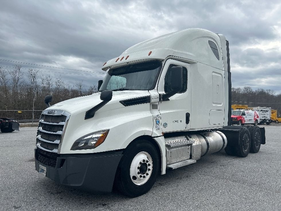 Sleeper Tractor-Heavy Duty Tractors-Freightliner-2020-T12664ST-Anderson-SC-630,354\n\t\tmiles-$ 45,500 - Image 3
