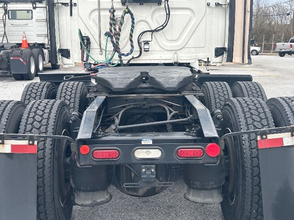 Sleeper Tractor-Heavy Duty Tractors-Freightliner-2020-T12664ST-Anderson-SC-630,354\n\t\tmiles-$ 45,500 - Image 6