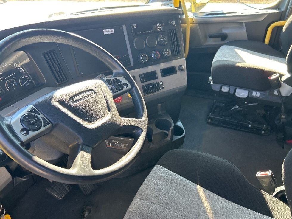 Sleeper Tractor-Heavy Duty Tractors-Freightliner-2020-T12664ST-Anderson-SC-658,953\n\t\tmiles-$ 44,250 - Image 10