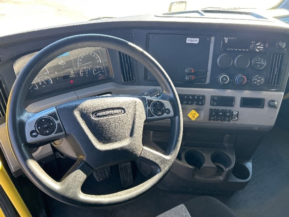 Sleeper Tractor-Heavy Duty Tractors-Freightliner-2020-T12664ST-Anderson-SC-658,953\n\t\tmiles-$ 44,250 - Image 11