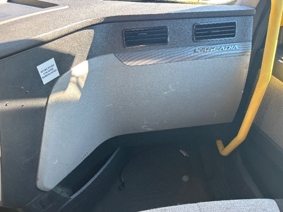 Sleeper Tractor-Heavy Duty Tractors-Freightliner-2020-T12664ST-Anderson-SC-658,953\n\t\tmiles-$ 44,250 - Image 14