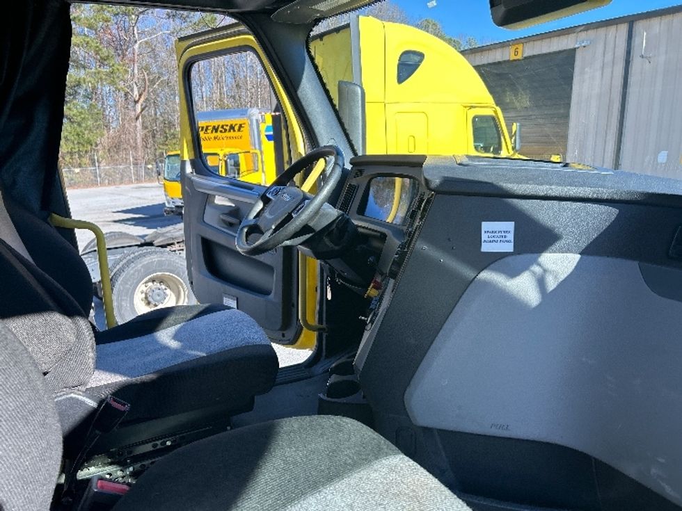 Sleeper Tractor-Heavy Duty Tractors-Freightliner-2020-T12664ST-Anderson-SC-658,953\n\t\tmiles-$ 44,250 - Image 15