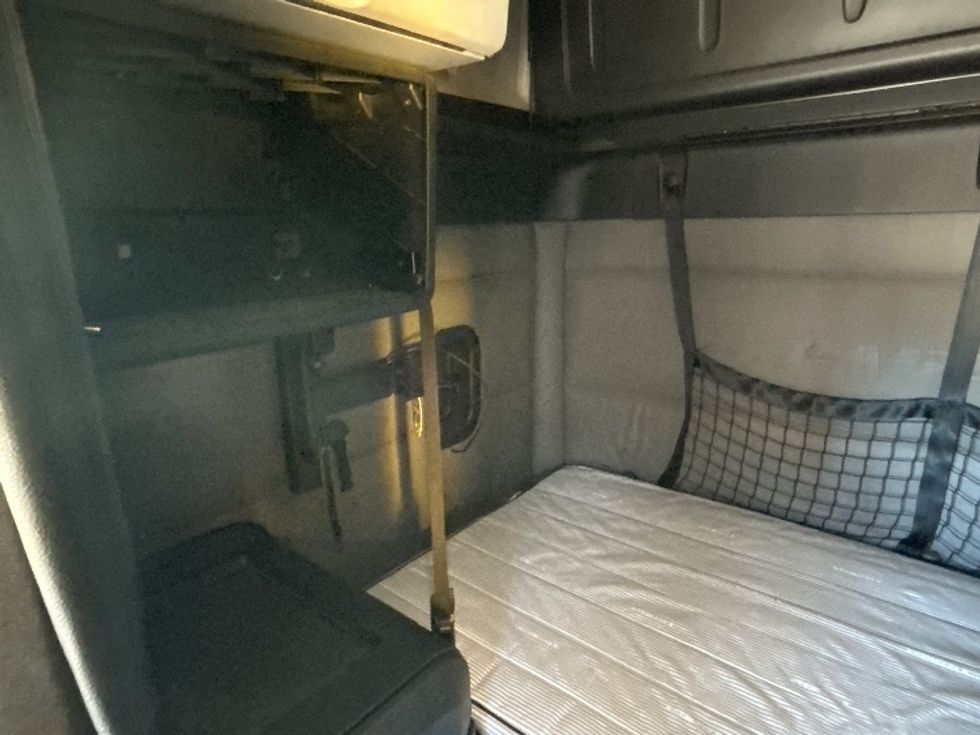 Sleeper Tractor-Heavy Duty Tractors-Freightliner-2020-T12664ST-Anderson-SC-658,953\n\t\tmiles-$ 44,250 - Image 16