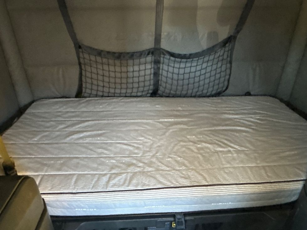 Sleeper Tractor-Heavy Duty Tractors-Freightliner-2020-T12664ST-Anderson-SC-658,953\n\t\tmiles-$ 44,250 - Image 17