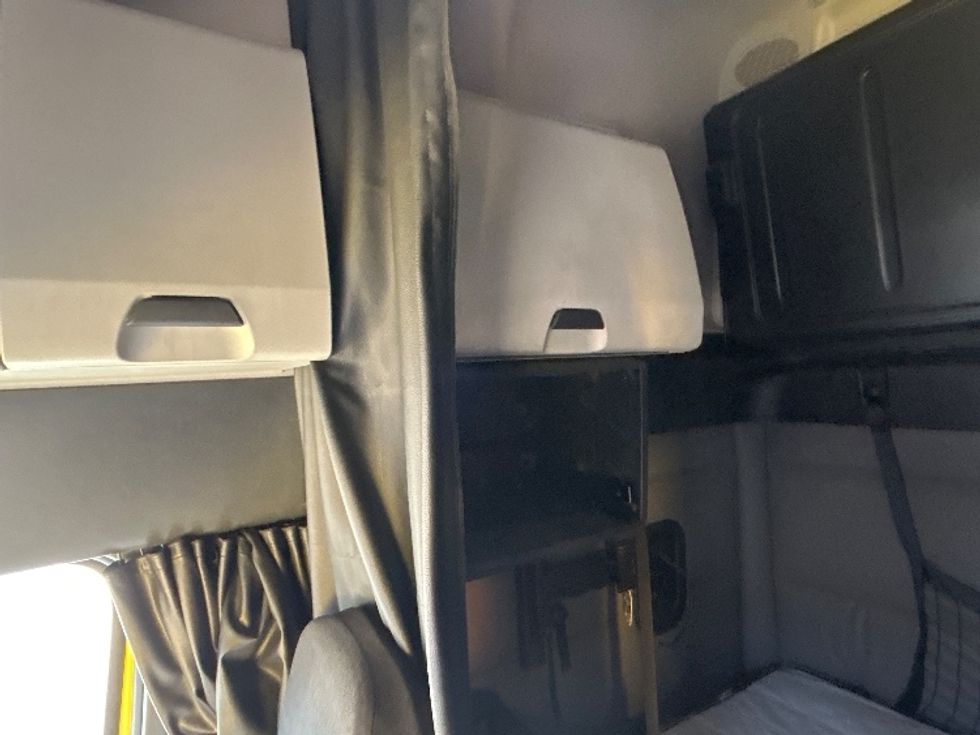 Sleeper Tractor-Heavy Duty Tractors-Freightliner-2020-T12664ST-Anderson-SC-658,953\n\t\tmiles-$ 44,250 - Image 19