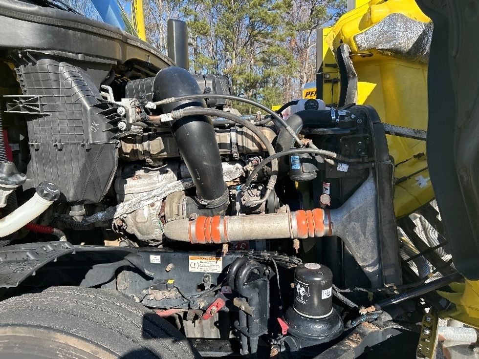 Sleeper Tractor-Heavy Duty Tractors-Freightliner-2020-T12664ST-Anderson-SC-658,953\n\t\tmiles-$ 44,250 - Image 20