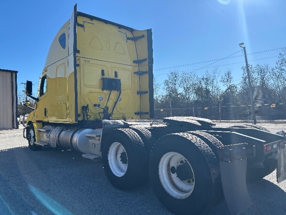 Sleeper Tractor-Heavy Duty Tractors-Freightliner-2020-T12664ST-Anderson-SC-658,953\n\t\tmiles-$ 44,250 - Image 5