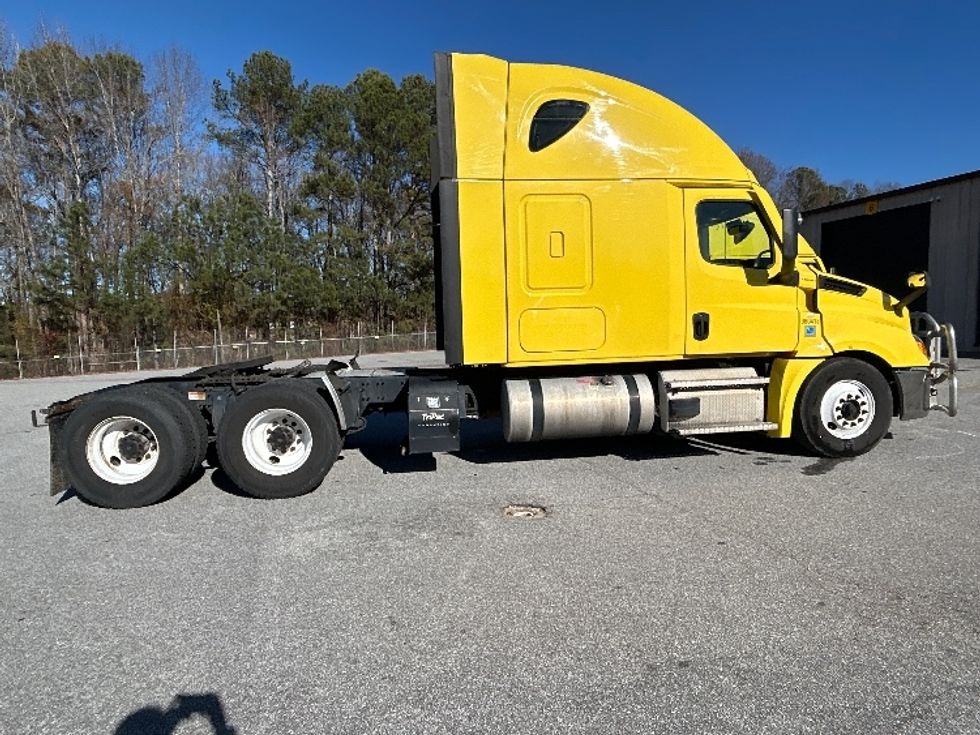 Sleeper Tractor-Heavy Duty Tractors-Freightliner-2020-T12664ST-Anderson-SC-658,953\n\t\tmiles-$ 44,250 - Image 8