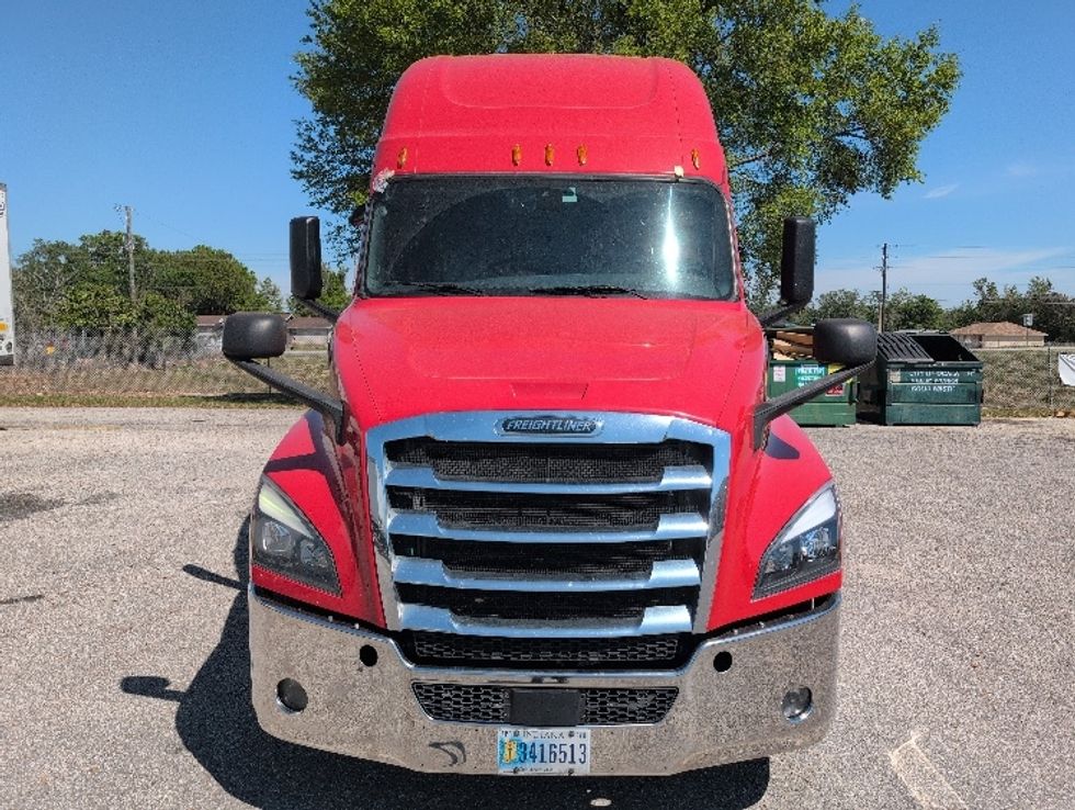 Sleeper Tractor-Heavy Duty Tractors-Freightliner-2020-T12664ST-Apopka-FL-408,026\n\t\tmiles-$ 69,000 - Image 2
