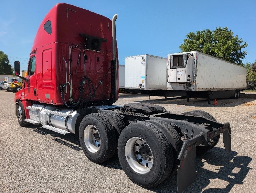 Sleeper Tractor-Heavy Duty Tractors-Freightliner-2020-T12664ST-Apopka-FL-408,026\n\t\tmiles-$ 69,000 - Image 5