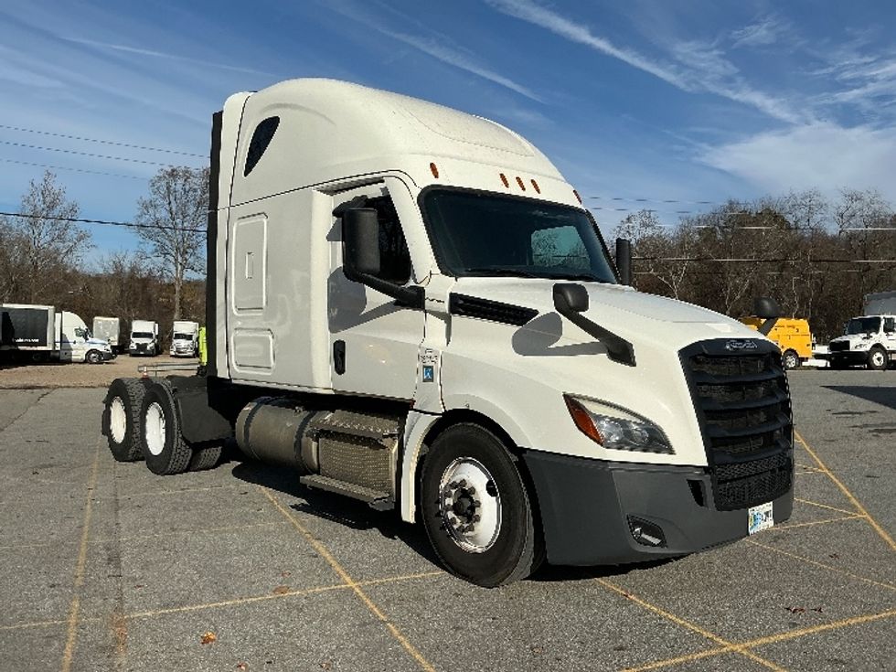Sleeper Tractor-Heavy Duty Tractors-Freightliner-2020-T12664ST-Asheville-NC-474,133\n\t\tmiles-$ 56,500 - Image 1