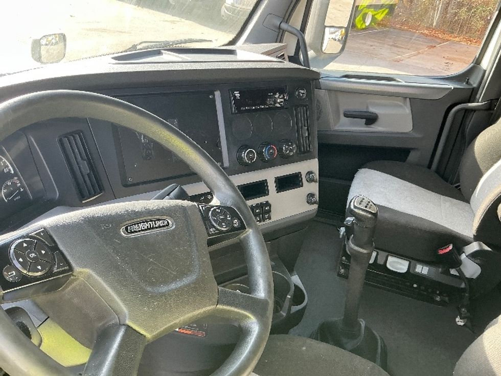 Sleeper Tractor-Heavy Duty Tractors-Freightliner-2020-T12664ST-Asheville-NC-474,133\n\t\tmiles-$ 56,500 - Image 10