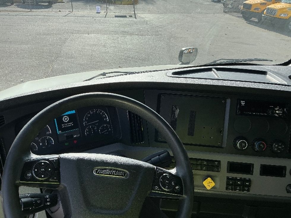 Sleeper Tractor-Heavy Duty Tractors-Freightliner-2020-T12664ST-Asheville-NC-474,133\n\t\tmiles-$ 56,500 - Image 11
