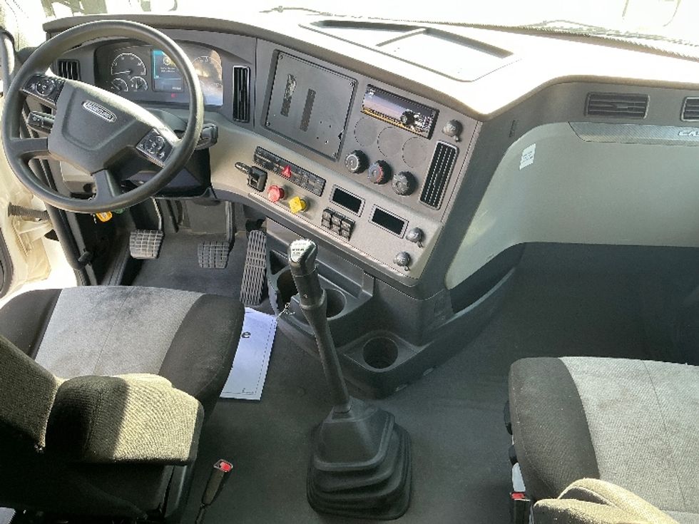 Sleeper Tractor-Heavy Duty Tractors-Freightliner-2020-T12664ST-Asheville-NC-474,133\n\t\tmiles-$ 56,500 - Image 12