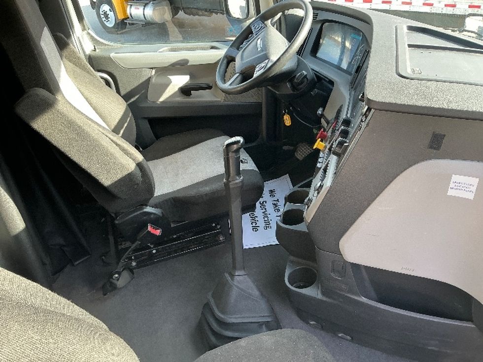 Sleeper Tractor-Heavy Duty Tractors-Freightliner-2020-T12664ST-Asheville-NC-474,133\n\t\tmiles-$ 56,500 - Image 15