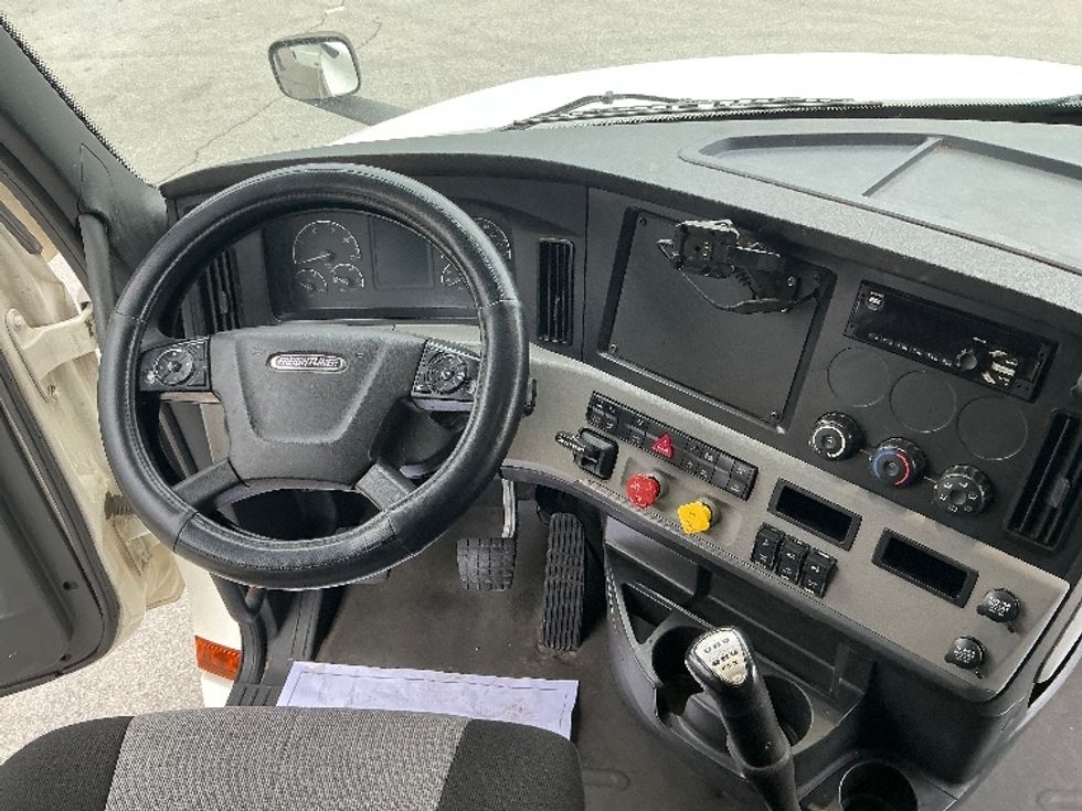 Sleeper Tractor-Heavy Duty Tractors-Freightliner-2020-T12664ST-Asheville-NC-627,135\n\t\tmiles-$ 44,750 - Image 10