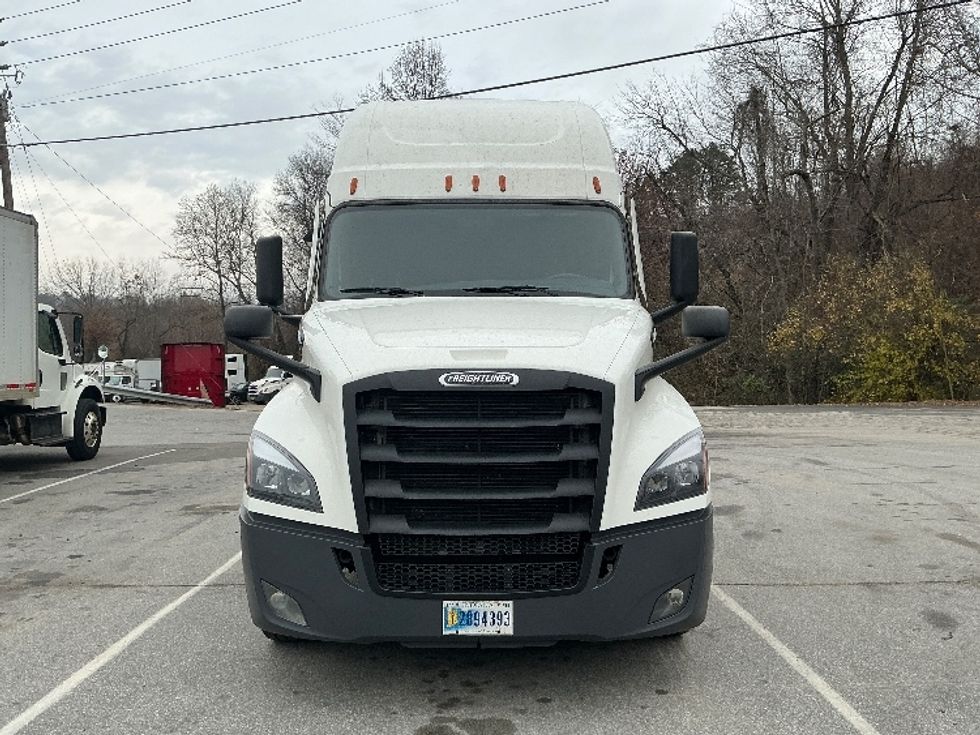 Sleeper Tractor-Heavy Duty Tractors-Freightliner-2020-T12664ST-Asheville-NC-627,135\n\t\tmiles-$ 44,750 - Image 2