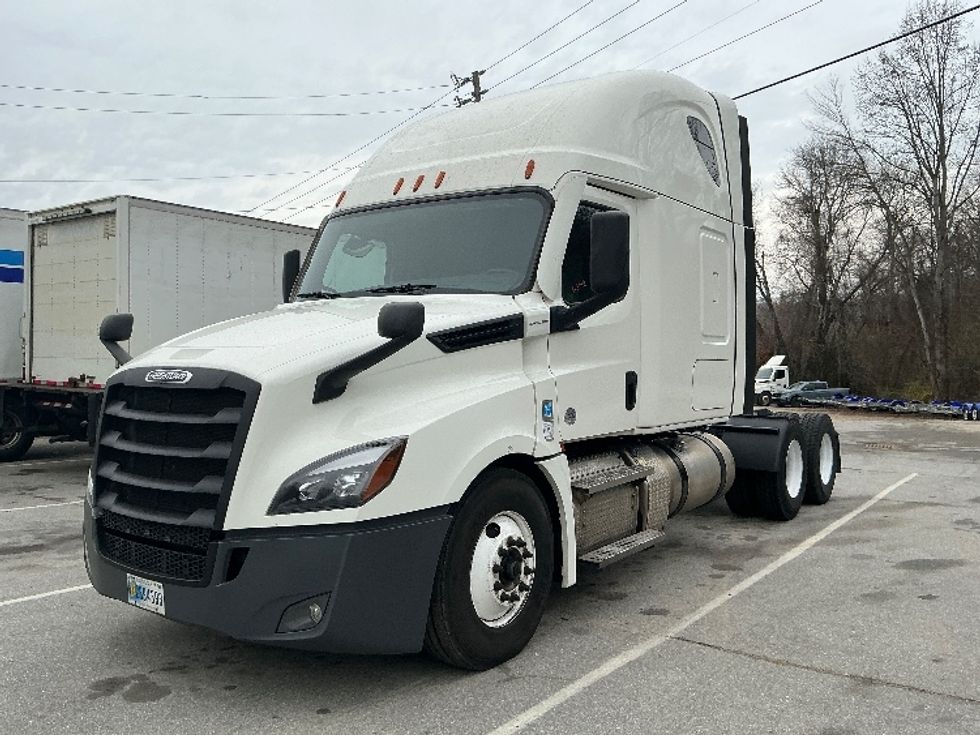 Sleeper Tractor-Heavy Duty Tractors-Freightliner-2020-T12664ST-Asheville-NC-627,135\n\t\tmiles-$ 44,750 - Image 3