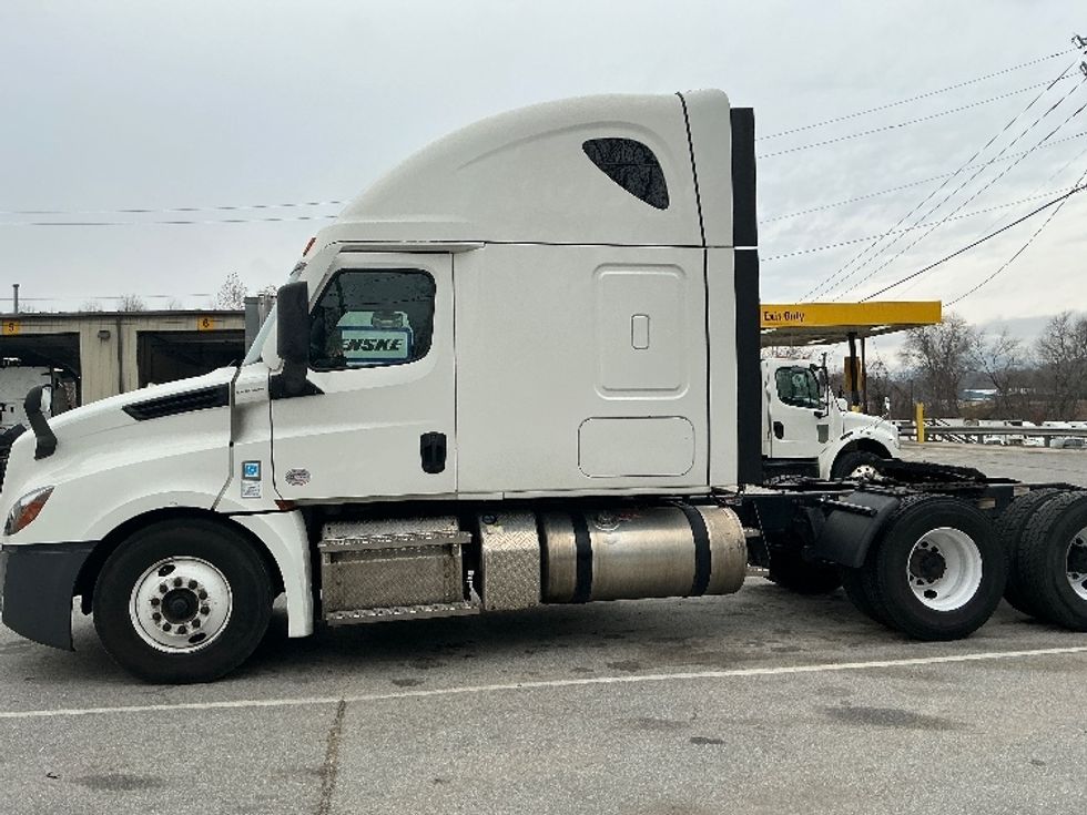 Sleeper Tractor-Heavy Duty Tractors-Freightliner-2020-T12664ST-Asheville-NC-627,135\n\t\tmiles-$ 44,750 - Image 4