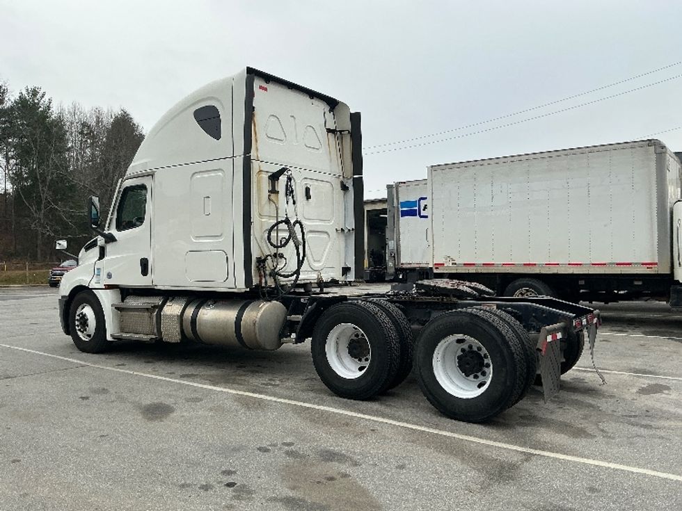 Sleeper Tractor-Heavy Duty Tractors-Freightliner-2020-T12664ST-Asheville-NC-627,135\n\t\tmiles-$ 44,750 - Image 5