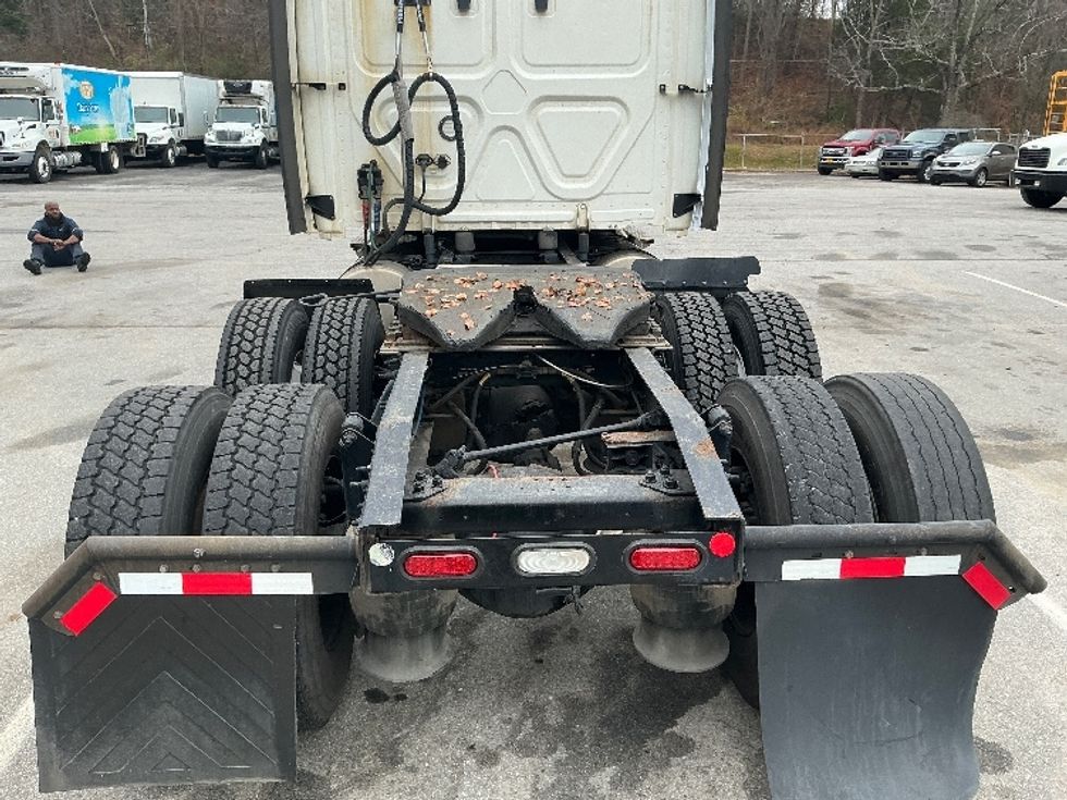 Sleeper Tractor-Heavy Duty Tractors-Freightliner-2020-T12664ST-Asheville-NC-627,135\n\t\tmiles-$ 44,750 - Image 6