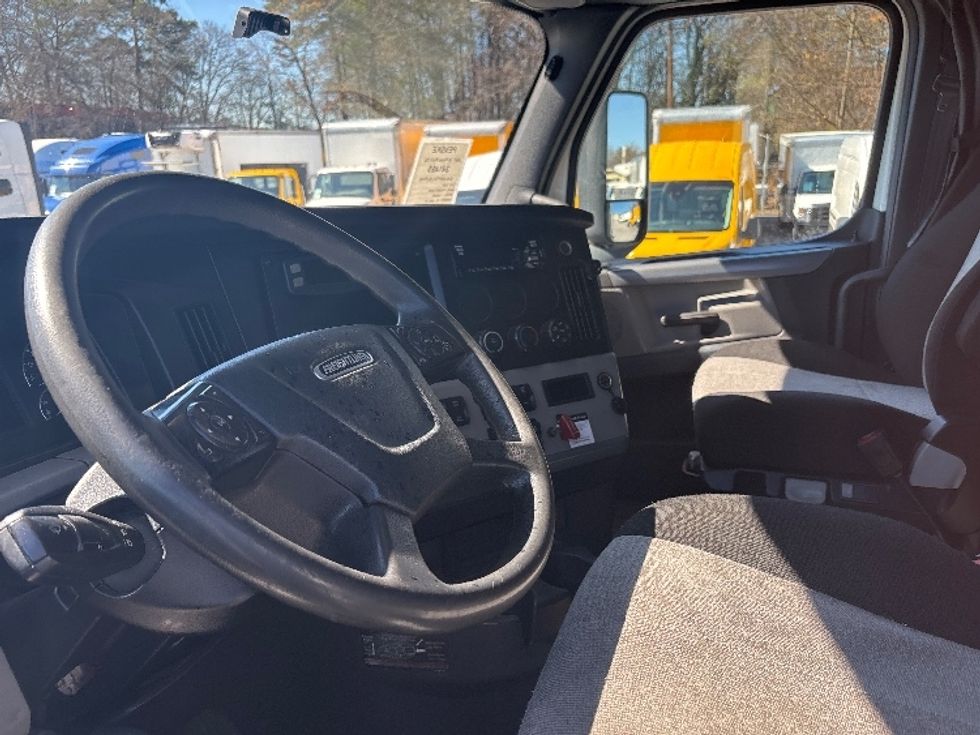 Sleeper Tractor-Heavy Duty Tractors-Freightliner-2020-T12664ST-Atlanta (Forest Park)-GA-243,383\n\t\tmiles-$ 72,500 - Image 10