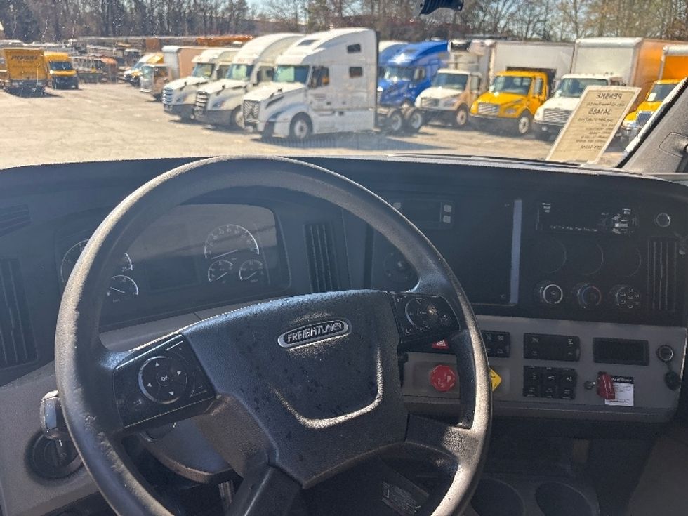 Sleeper Tractor-Heavy Duty Tractors-Freightliner-2020-T12664ST-Atlanta (Forest Park)-GA-243,383\n\t\tmiles-$ 72,500 - Image 11