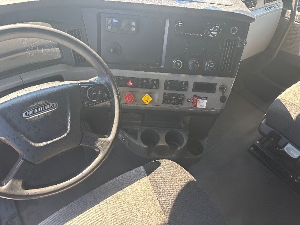 Sleeper Tractor-Heavy Duty Tractors-Freightliner-2020-T12664ST-Atlanta (Forest Park)-GA-243,383\n\t\tmiles-$ 72,500 - Image 12