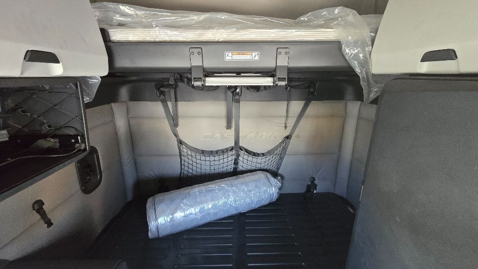 Sleeper Tractor-Heavy Duty Tractors-Freightliner-2020-T12664ST-Atlanta (Forest Park)-GA-243,383\n\t\tmiles-$ 72,500 - Image 17