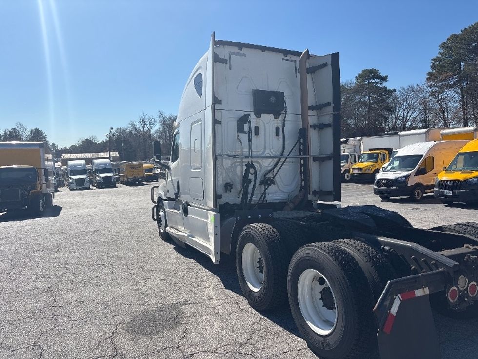 Sleeper Tractor-Heavy Duty Tractors-Freightliner-2020-T12664ST-Atlanta (Forest Park)-GA-243,383\n\t\tmiles-$ 72,500 - Image 5