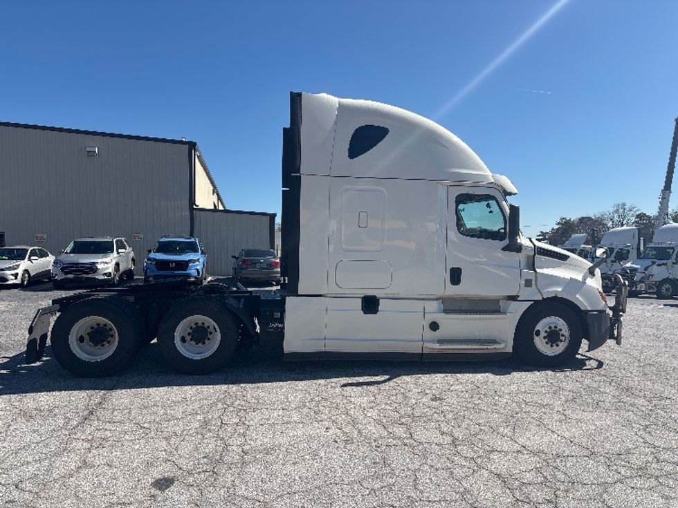 Sleeper Tractor-Heavy Duty Tractors-Freightliner-2020-T12664ST-Atlanta (Forest Park)-GA-243,383\n\t\tmiles-$ 72,500 - Image 8
