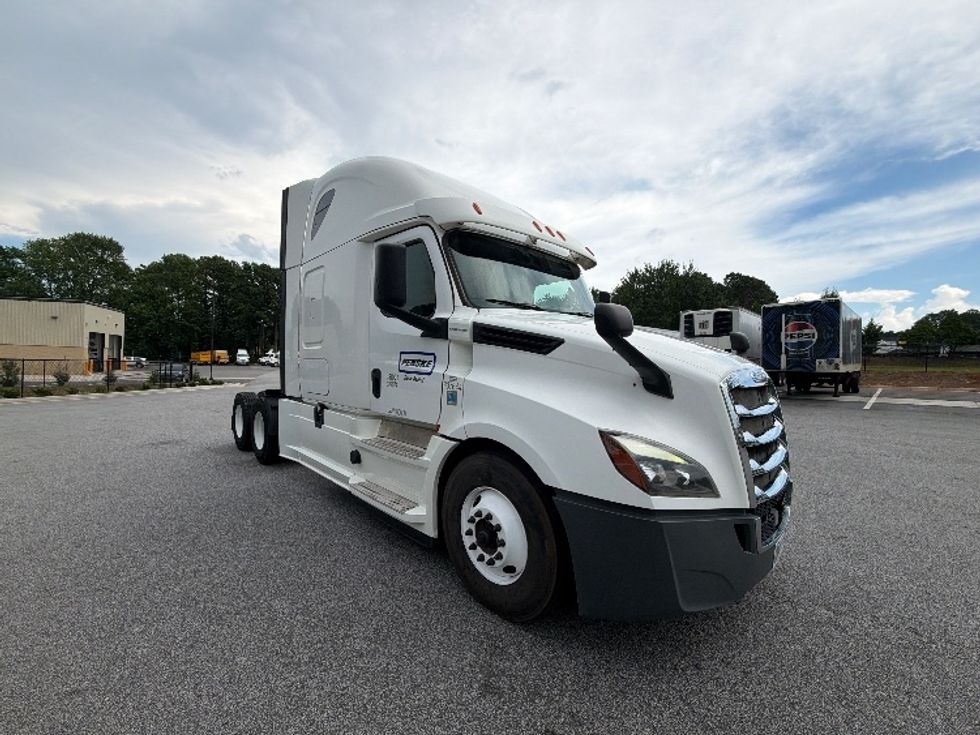 Sleeper Tractor-Heavy Duty Tractors-Freightliner-2020-T12664ST-Atlanta (Forest Park)-GA-445,996\n\t\tmiles-$ 70,250 - Image 1