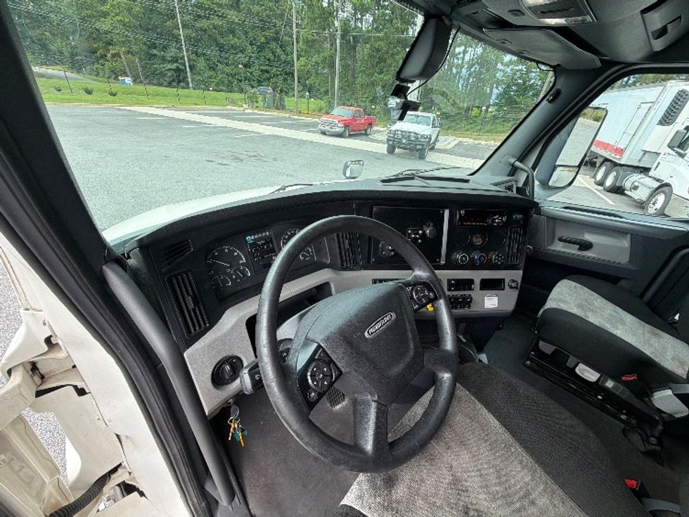 Sleeper Tractor-Heavy Duty Tractors-Freightliner-2020-T12664ST-Atlanta (Forest Park)-GA-445,996\n\t\tmiles-$ 70,250 - Image 10