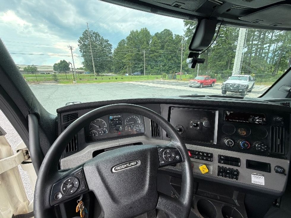 Sleeper Tractor-Heavy Duty Tractors-Freightliner-2020-T12664ST-Atlanta (Forest Park)-GA-445,996\n\t\tmiles-$ 70,250 - Image 11