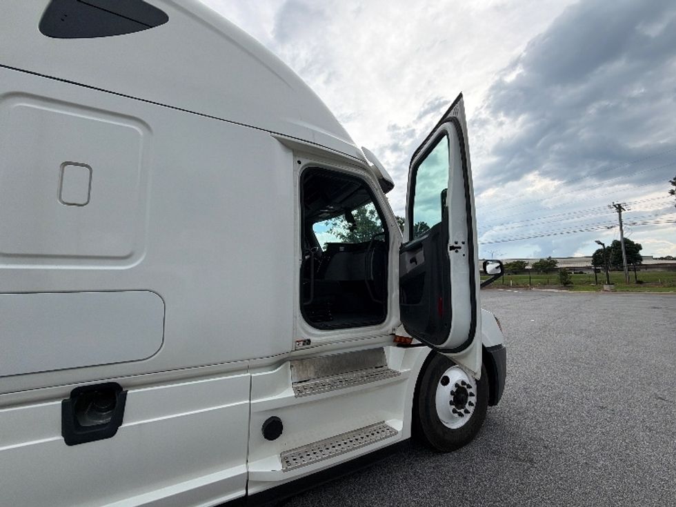 Sleeper Tractor-Heavy Duty Tractors-Freightliner-2020-T12664ST-Atlanta (Forest Park)-GA-445,996\n\t\tmiles-$ 70,250 - Image 13