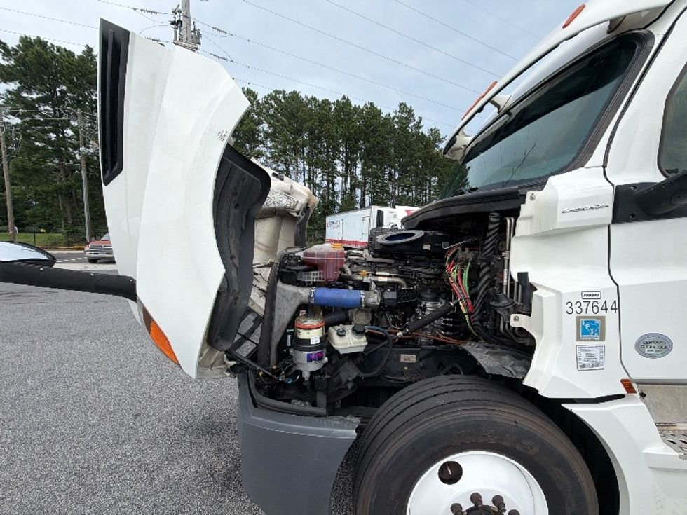 Sleeper Tractor-Heavy Duty Tractors-Freightliner-2020-T12664ST-Atlanta (Forest Park)-GA-445,996\n\t\tmiles-$ 70,250 - Image 21