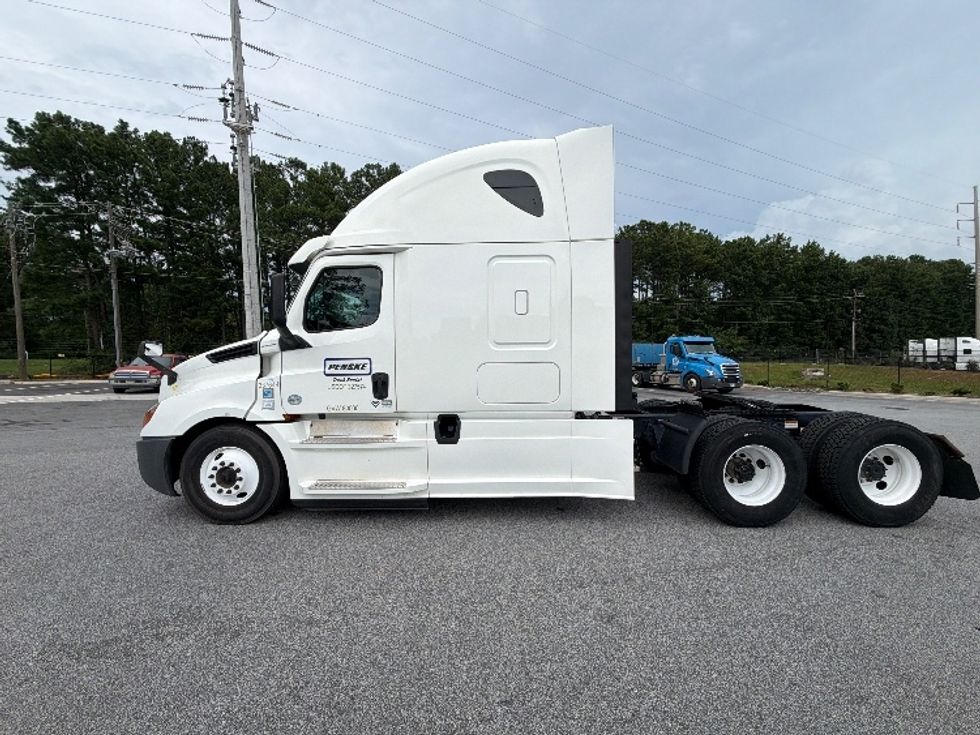 Sleeper Tractor-Heavy Duty Tractors-Freightliner-2020-T12664ST-Atlanta (Forest Park)-GA-445,996\n\t\tmiles-$ 70,250 - Image 4