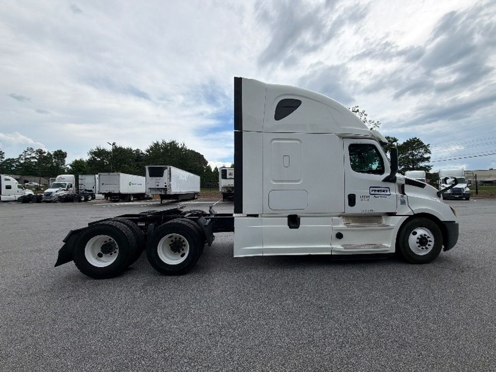 Sleeper Tractor-Heavy Duty Tractors-Freightliner-2020-T12664ST-Atlanta (Forest Park)-GA-445,996\n\t\tmiles-$ 70,250 - Image 8