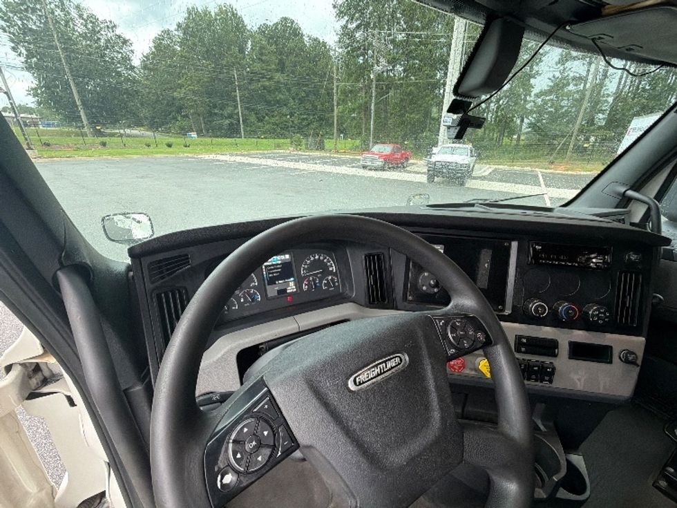 Sleeper Tractor-Heavy Duty Tractors-Freightliner-2020-T12664ST-Atlanta (Forest Park)-GA-498,000\n\t\tmiles-$ 67,000 - Image 11