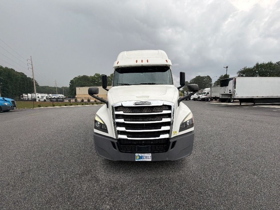 Sleeper Tractor-Heavy Duty Tractors-Freightliner-2020-T12664ST-Atlanta (Forest Park)-GA-498,000\n\t\tmiles-$ 67,000 - Image 2