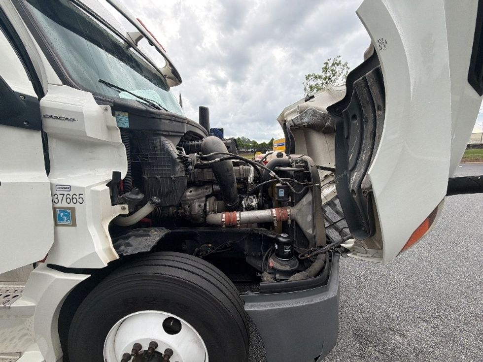 Sleeper Tractor-Heavy Duty Tractors-Freightliner-2020-T12664ST-Atlanta (Forest Park)-GA-498,000\n\t\tmiles-$ 67,000 - Image 20