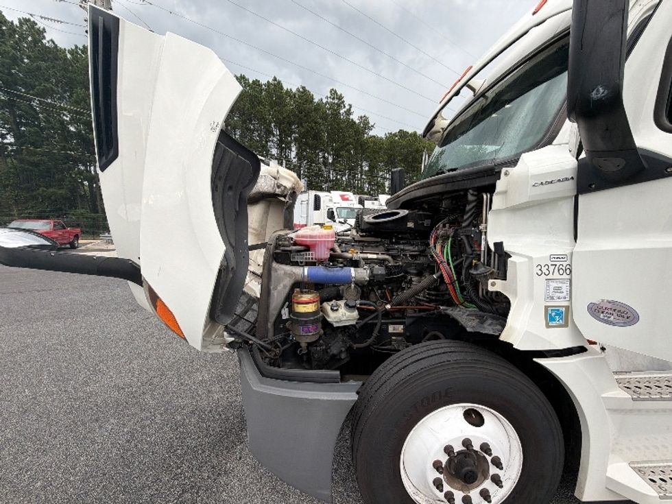 Sleeper Tractor-Heavy Duty Tractors-Freightliner-2020-T12664ST-Atlanta (Forest Park)-GA-498,000\n\t\tmiles-$ 67,000 - Image 21
