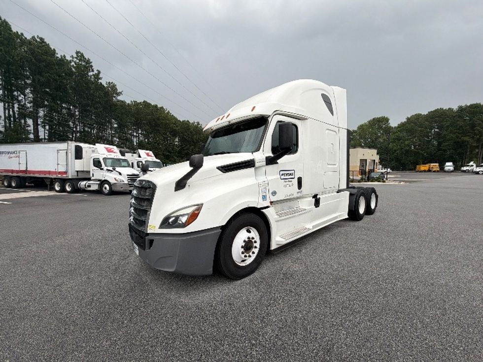 Sleeper Tractor-Heavy Duty Tractors-Freightliner-2020-T12664ST-Atlanta (Forest Park)-GA-498,000\n\t\tmiles-$ 67,000 - Image 3