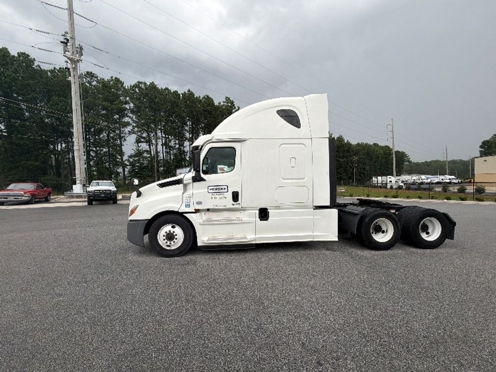 Sleeper Tractor-Heavy Duty Tractors-Freightliner-2020-T12664ST-Atlanta (Forest Park)-GA-498,000\n\t\tmiles-$ 67,000 - Image 4