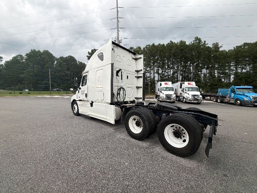 Sleeper Tractor-Heavy Duty Tractors-Freightliner-2020-T12664ST-Atlanta (Forest Park)-GA-498,000\n\t\tmiles-$ 67,000 - Image 5