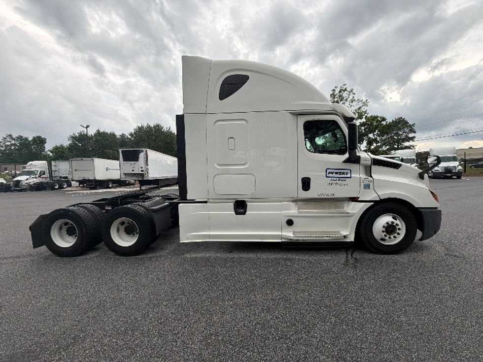 Sleeper Tractor-Heavy Duty Tractors-Freightliner-2020-T12664ST-Atlanta (Forest Park)-GA-498,000\n\t\tmiles-$ 67,000 - Image 8