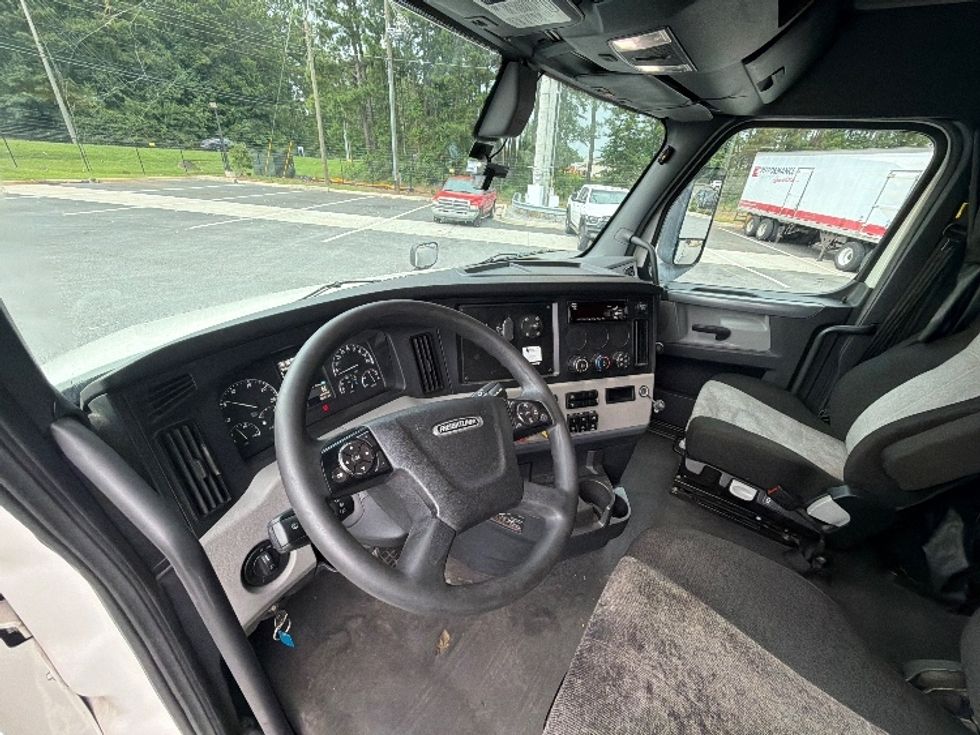 Sleeper Tractor-Heavy Duty Tractors-Freightliner-2020-T12664ST-Atlanta (Forest Park)-GA-563,789\n\t\tmiles-$ 62,250 - Image 10